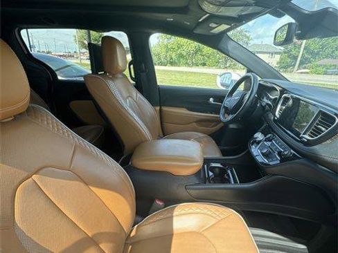 Used 2021 Chrysler Pacifica Pinnacle image 10