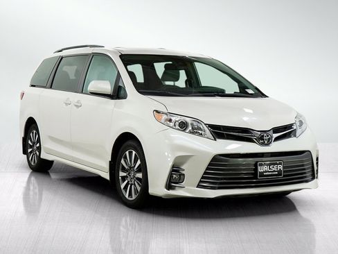 Used 2019 Toyota Sienna XLE w/ XLE Navigation Package AWD/4WD image 7