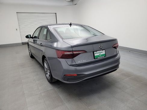 Used 2024 Volkswagen Jetta SE image 5