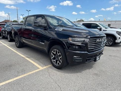 Used 2025 RAM 1500 Laramie AWD/4WD image 7