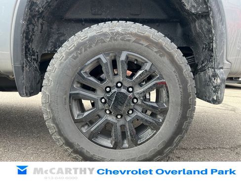 Used 2024 Chevrolet Silverado 2500 Custom w/ Custom Value Package image 8