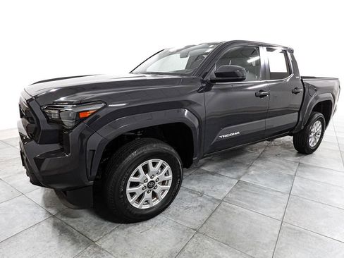 Used 2024 Toyota Tacoma SR5 AWD/4WD image 3