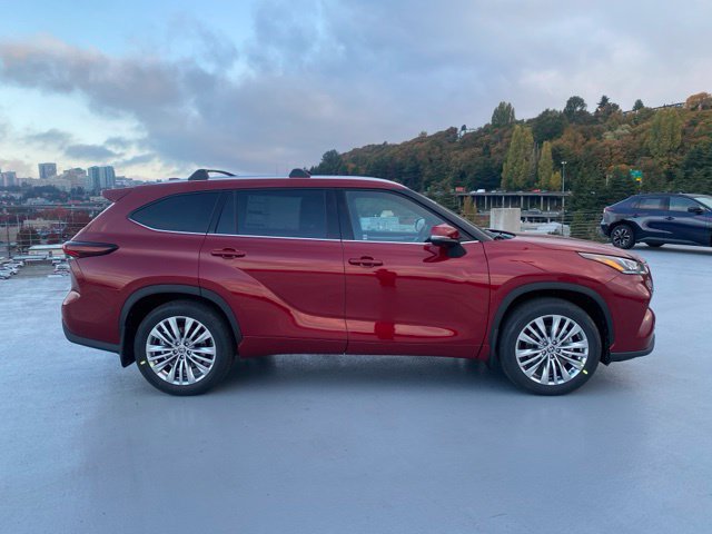 New 2026 Toyota Highlander Platinum AWD/4WD image 3