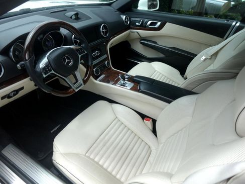 Used 2014 Mercedes-Benz SL 550 w/ Sport Wheel Package image 11
