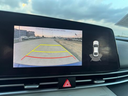 Used 2021 Hyundai Elantra Limited image 21