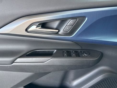 Used 2025 Chevrolet Equinox EV LT w/ Convenience Package image 17