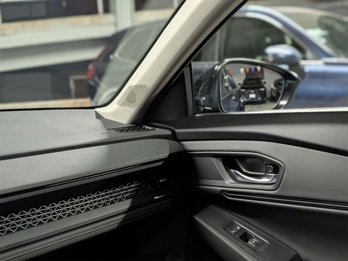 Certified 2025 Honda Accord SE image 18