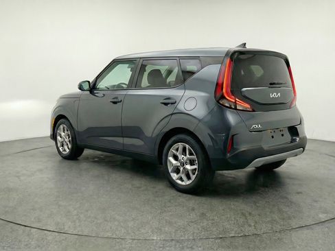 Used 2025 Kia Soul LX w/ LX Technology Package FWD image 6