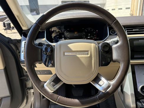 Used 2020 Land Rover Range Rover HSE image 15