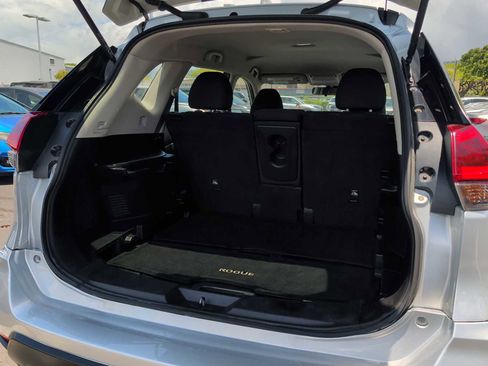 Used 2020 Nissan Rogue S FWD image 18