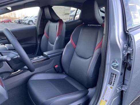 New 2026 Toyota Prius Plug-In Hybrid image 9