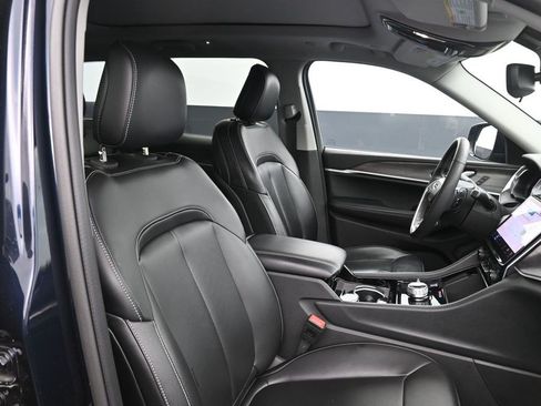 Used 2023 Jeep Grand Cherokee Limited AWD/4WD image 9