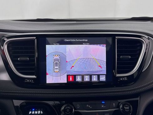 New 2026 Chrysler Pacifica Limited FWD image 14