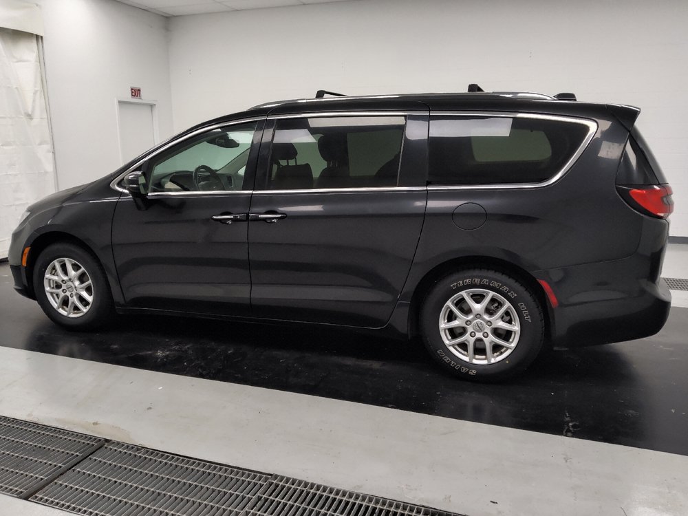 Used 2021 Chrysler Pacifica Touring-L FWD image 3