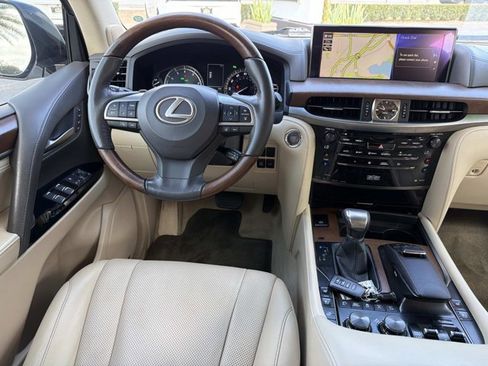 Used 2018 Lexus LX 570 4WD w/ Luxury Package image 26