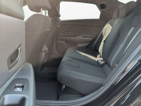 Used 2025 Hyundai Elantra SEL FWD image 13