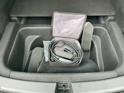 Used 2022 Tesla Model Y Long Range image 37