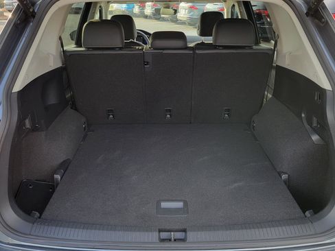Used 2022 Volkswagen Tiguan SE image 48