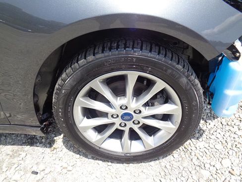 Used 2017 Ford Fusion SE FWD image 9