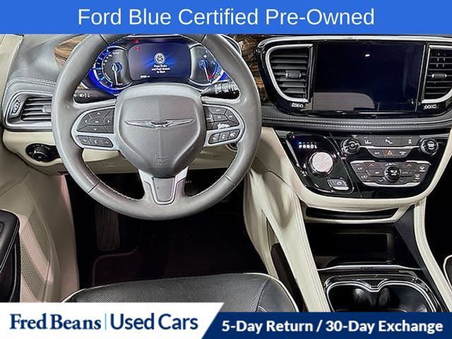 Used 2023 Chrysler Pacifica Limited FWD image 42