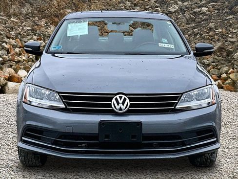 Used 2017 Volkswagen Jetta SE image 3