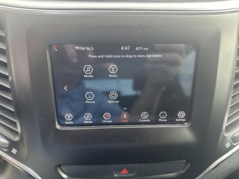 Used 2019 Jeep Cherokee Latitude w/ Cold Weather Group FWD image 15