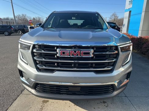 Used 2025 GMC Acadia Elevation image 4