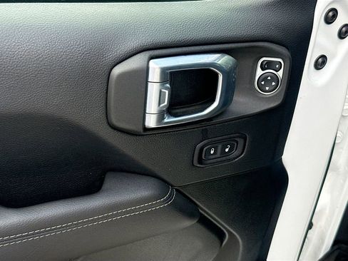 Used 2022 Jeep Wrangler Unlimited Sahara w/ LED Lighting Group AWD/4WD image 19