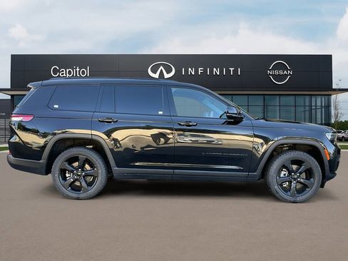 Used 2021 Jeep Grand Cherokee L Laredo image 4