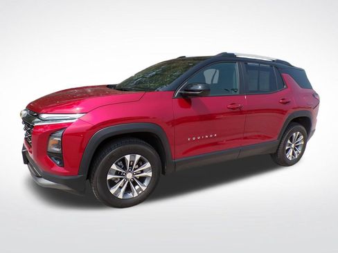 Used 2025 Chevrolet Equinox LT w/ Convenience Package II AWD/4WD image 3