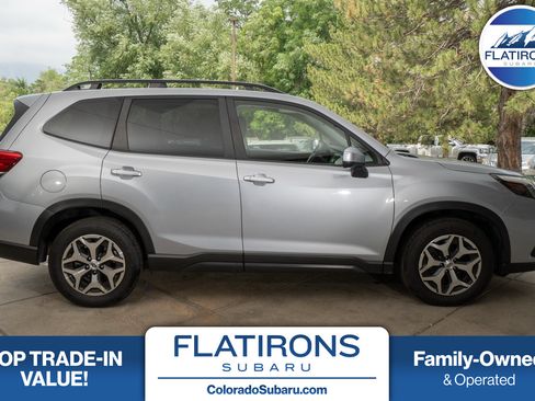 Used 2022 Subaru Forester Premium AWD/4WD image 1