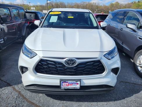 Used 2023 Toyota Highlander L image 2