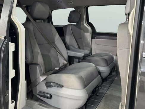 Used 2012 Volkswagen Routan S image 41