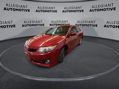 Used 2012 Toyota Camry SE FWD image 5