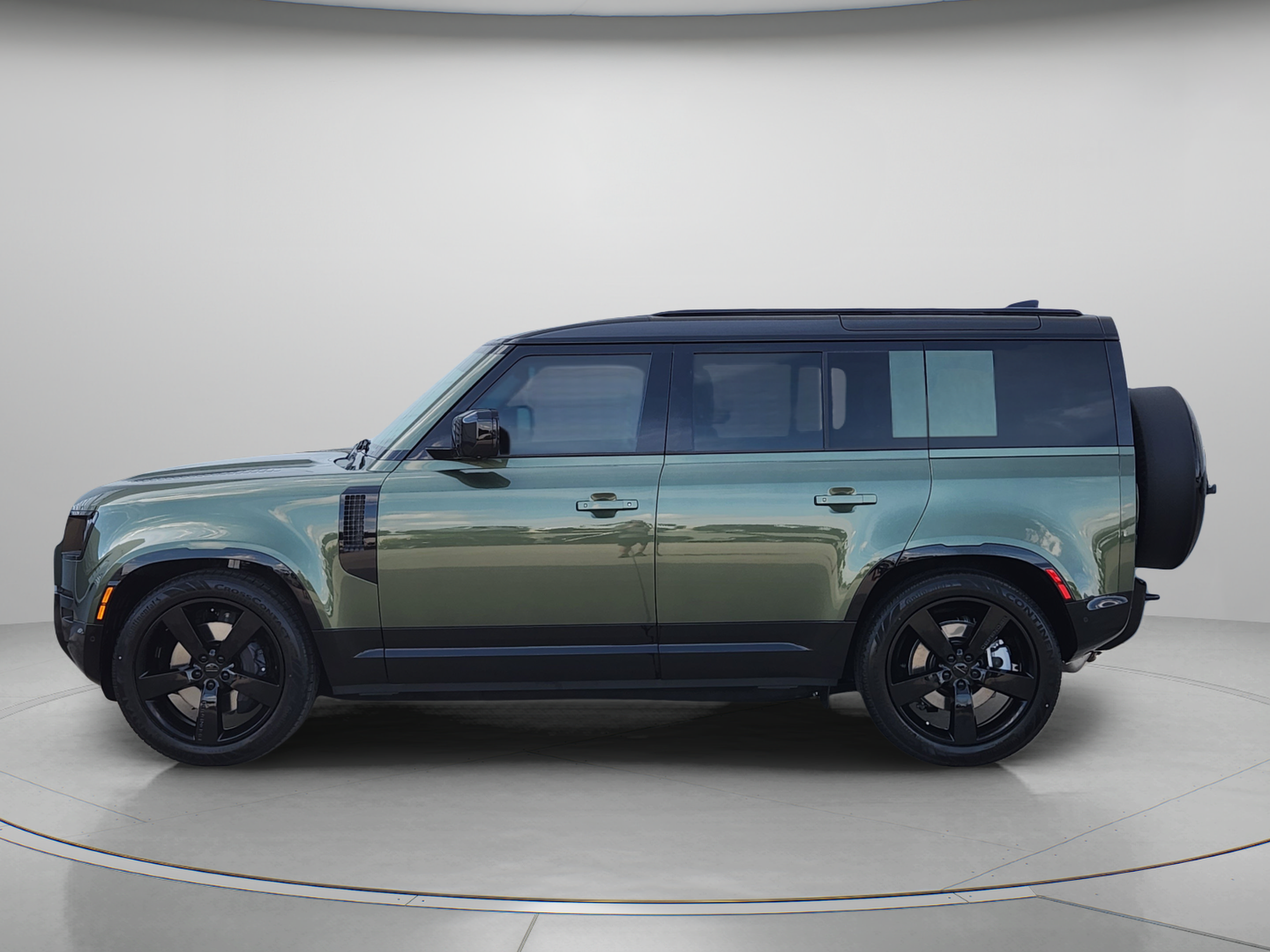 New 2026 Land Rover Defender 110 X-Dynamic SE AWD/4WD image 2
