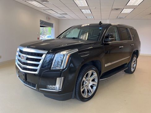 Used 2019 Cadillac Escalade Luxury AWD/4WD image 4