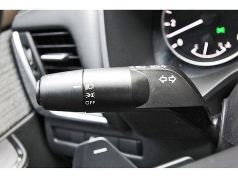 Used 2023 Nissan Rogue SV image 15