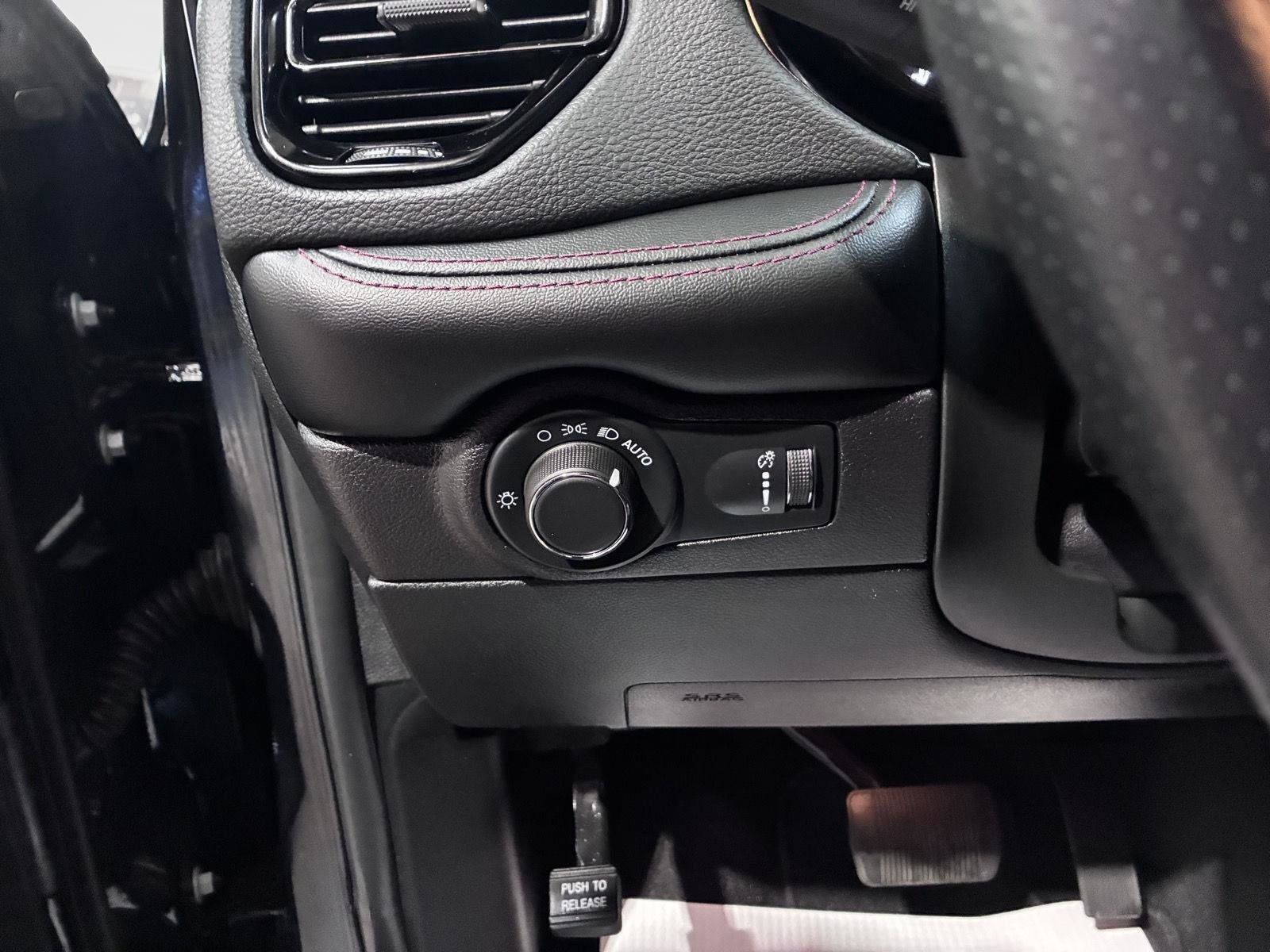 Used 2025 Dodge Durango GT AWD/4WD image 35