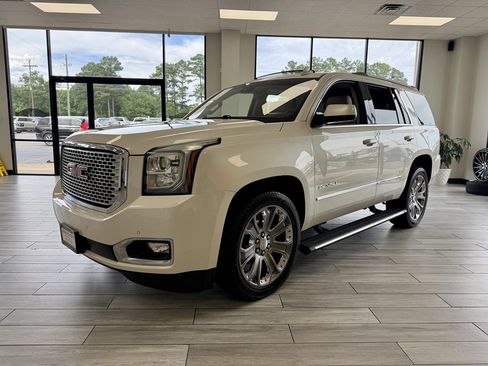 Used 2015 GMC Yukon Denali w/ Premium Package AWD/4WD image 3