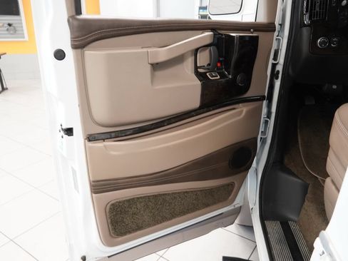 Used 2016 GMC Savana 2500 RWD image 18