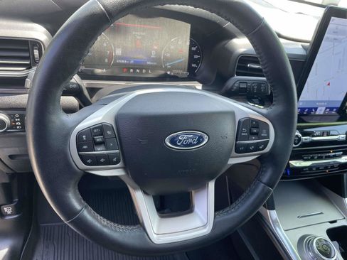 Used 2023 Ford Explorer Limited w/ Limited Technology Package RWD image 18