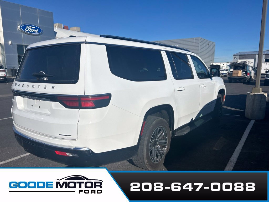 Used 2024 Jeep Wagoneer L Series II w/ Flexible Seating Group AWD/4WD image 2