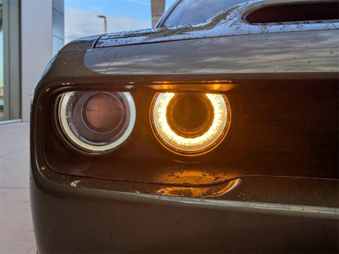 Used 2019 Dodge Challenger SRT Hellcat image 10