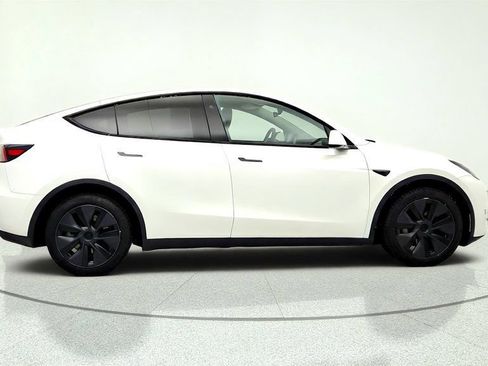 Used 2025 Tesla Model Y Long Range AWD/4WD image 4