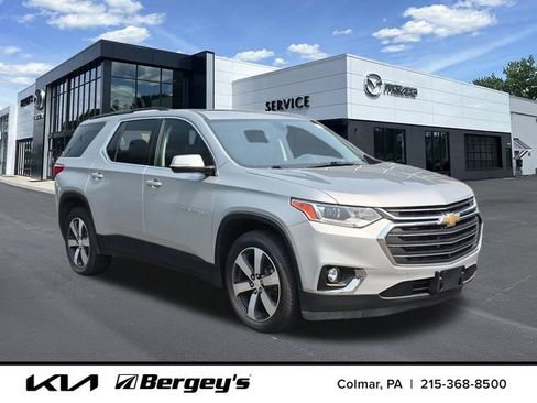 Used 2019 Chevrolet Traverse LT w/ LT Premium Package AWD/4WD image 3