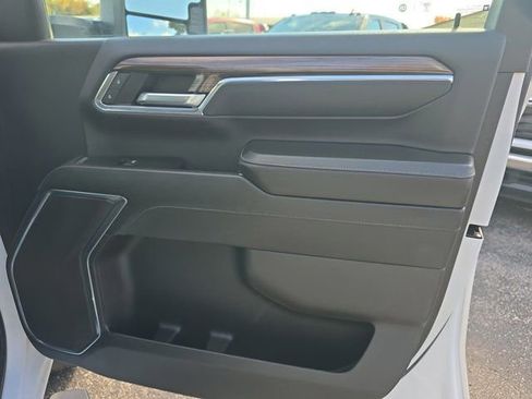 Used 2024 Chevrolet Silverado 2500 LT image 25