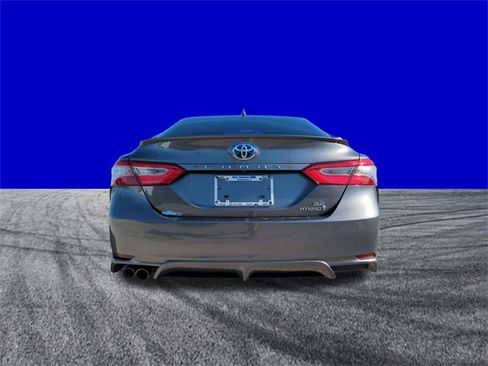 Used 2020 Toyota Camry SE image 5