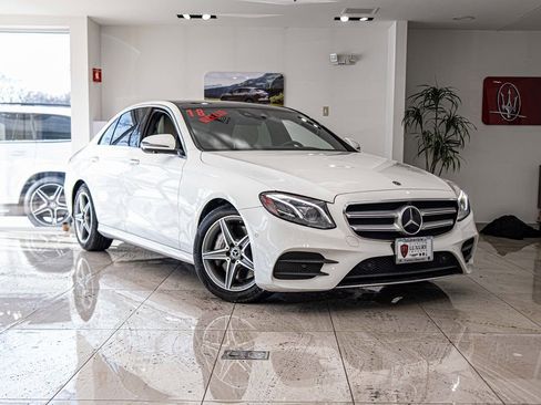Used 2018 Mercedes-Benz E 400 4MATIC Sedan image 5