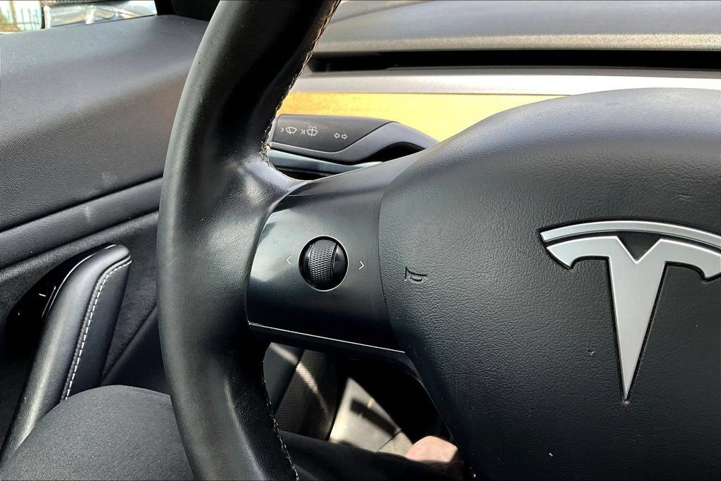 Used 2018 Tesla Model 3 Long Range RWD image 9
