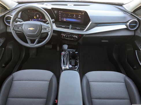 Certified 2025 Chevrolet Trax LT image 16
